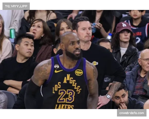 雷迪克詹姆斯组织核心定位 湖人G2詹姆斯19分8板13助的体系支撑